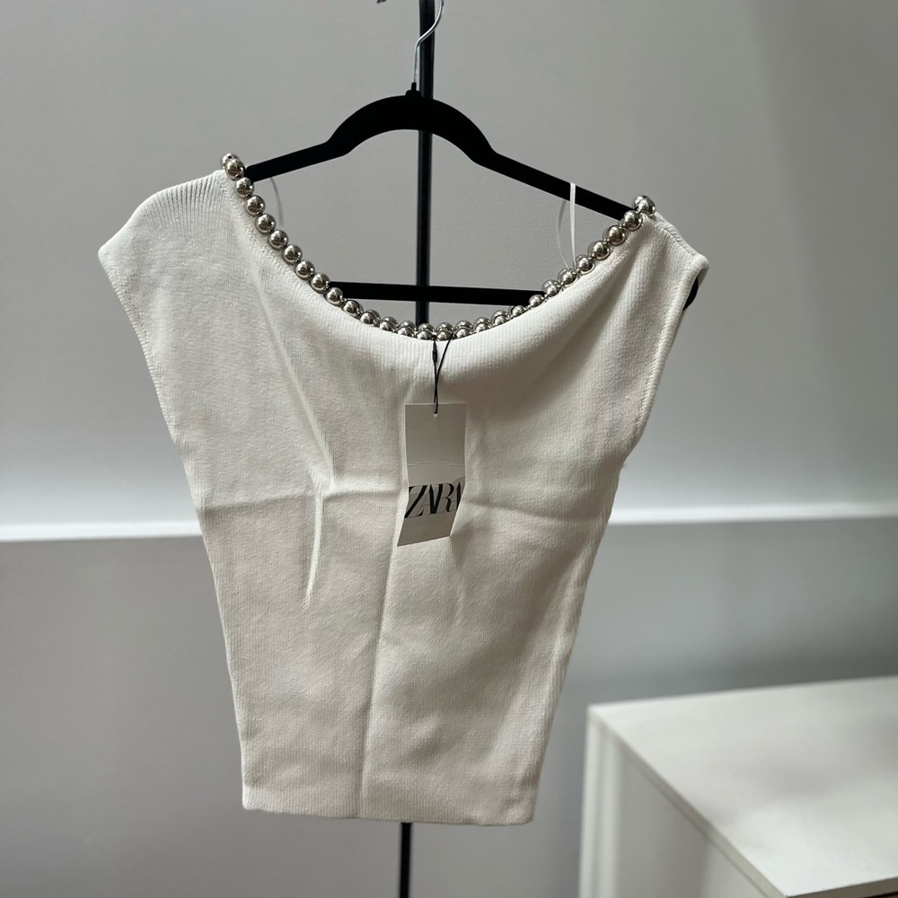 ZARA  – White PLain Knit Ball Top – Size Small  (NWT)